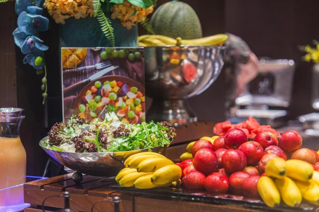 Hotel Yitel Premium Xuhui 4*