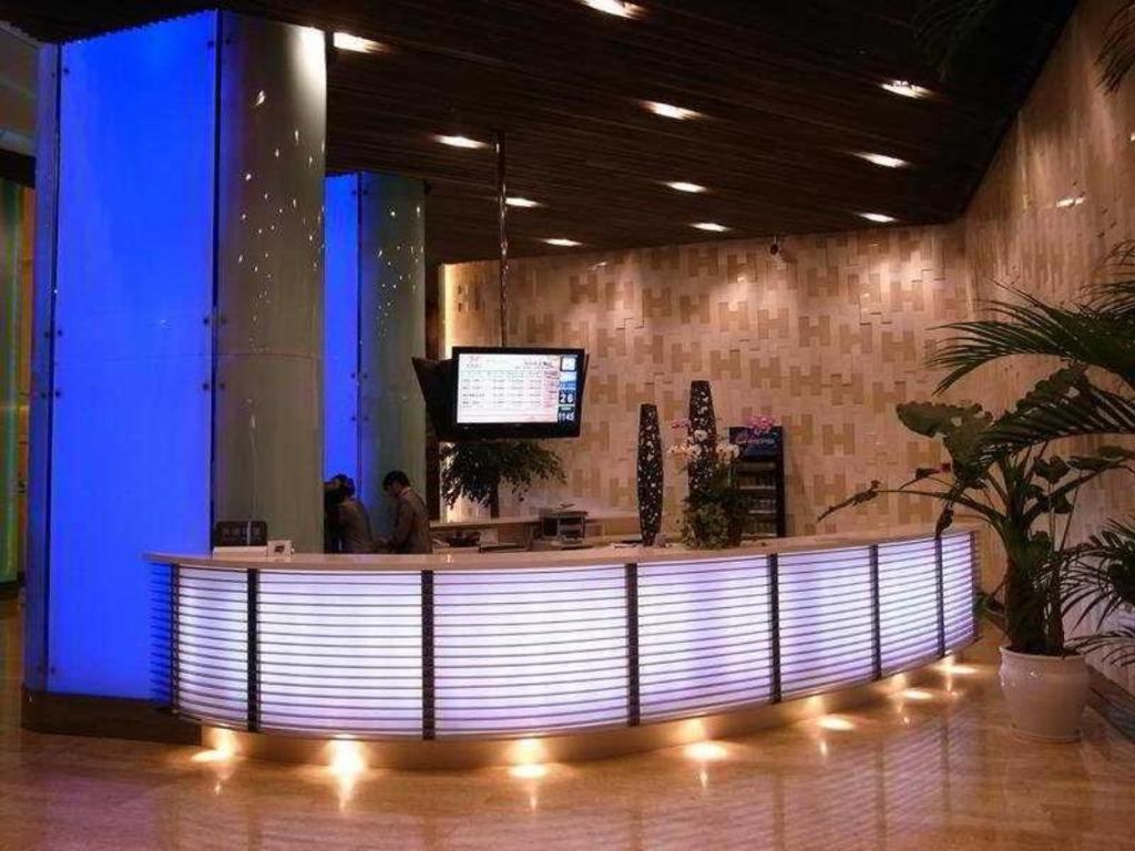 Hotel Yitel Premium Xuhui 4*